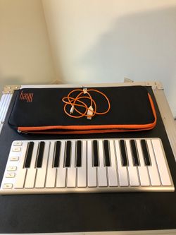 CME XKey 25 Midi Controller with Bag