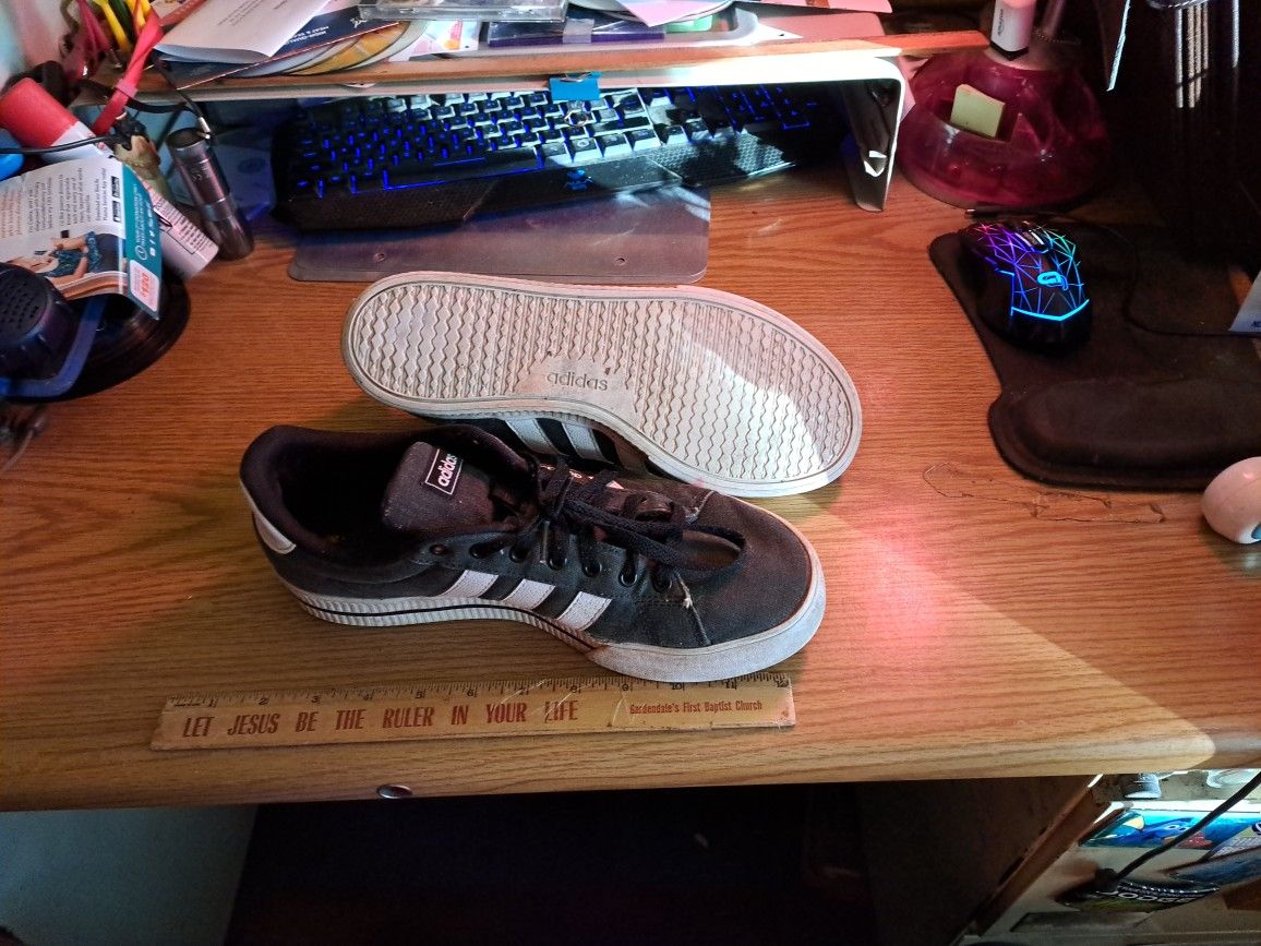 Adidas Women Size 9 Althletic Shoe