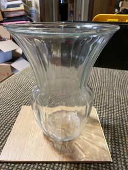 Large Flute Lip Clear Thick Durable Vertical Line Accent Flower Vase