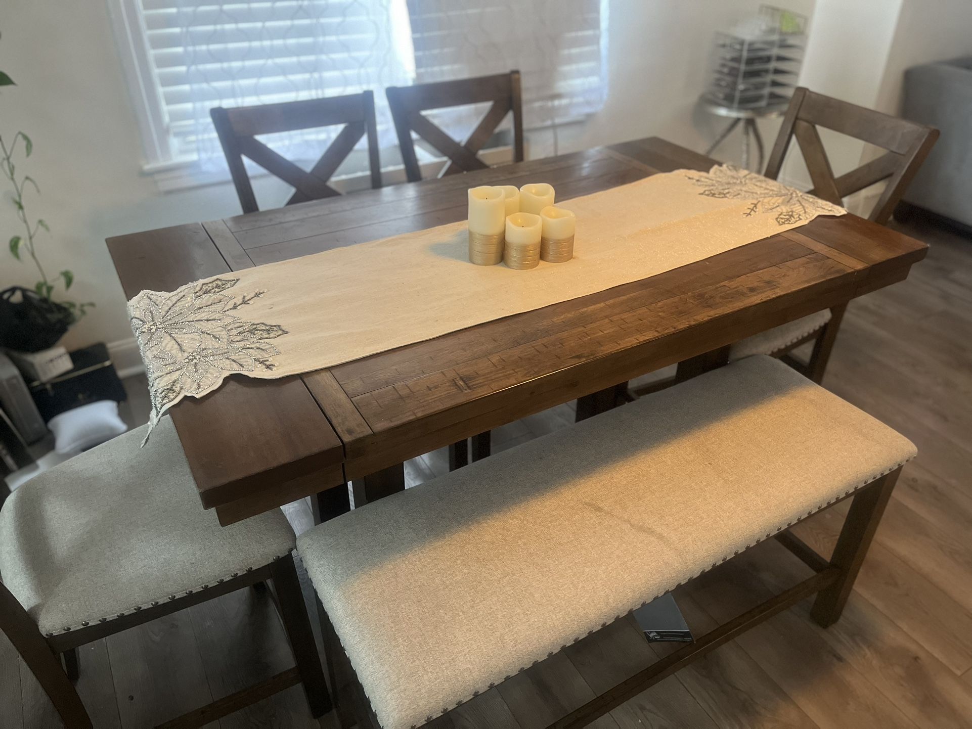 Dining Room Table W/ 2ft Extenders 