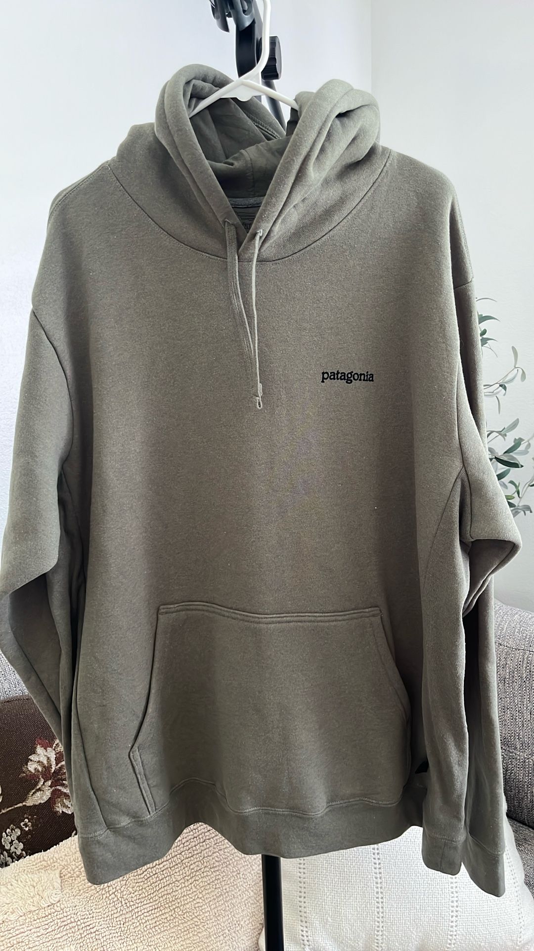 Patagonia Men’s Xxl Or Women’s 3xl Green/ Grey Color Hoodie