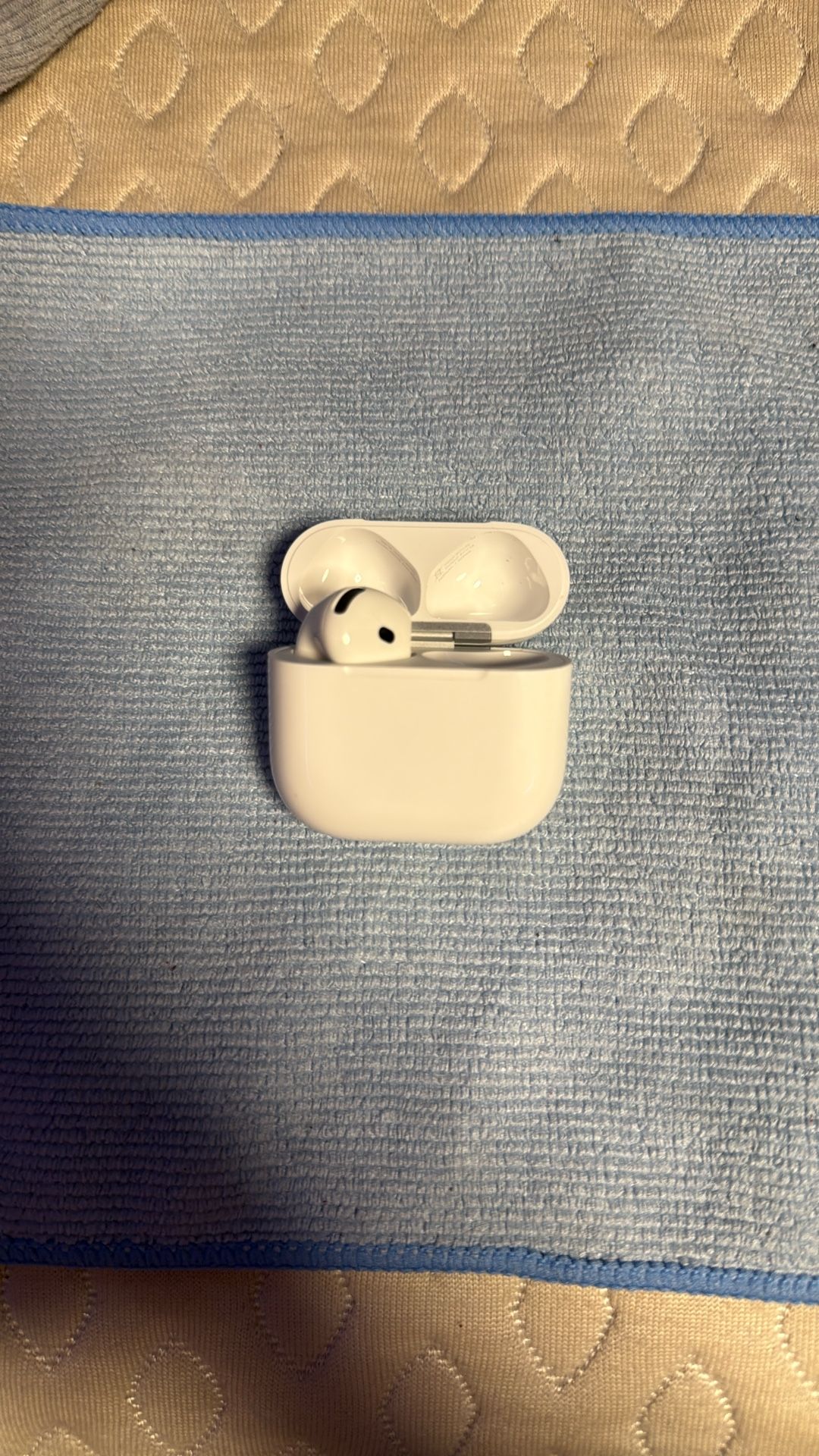 AirPod 4 ( Only Left Pod)