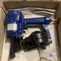 NAILER!!  BRAND NEW IN THE BOX NEVER USED FROM 3/4” TO 1 3/4”. 190.00