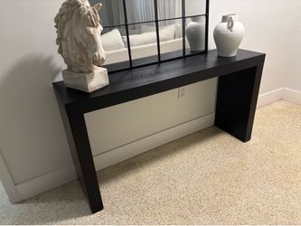 Entry way table