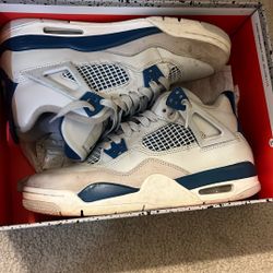 Jordan 4 Retro Military Blue 2024 Size 7y 