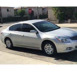 2011 Nissan Altima clean title 80k miles