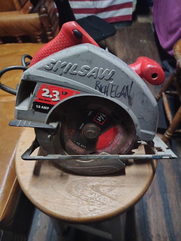 Skilsaw 2.3hp Circular Saw Corded 7-1/4in Blade