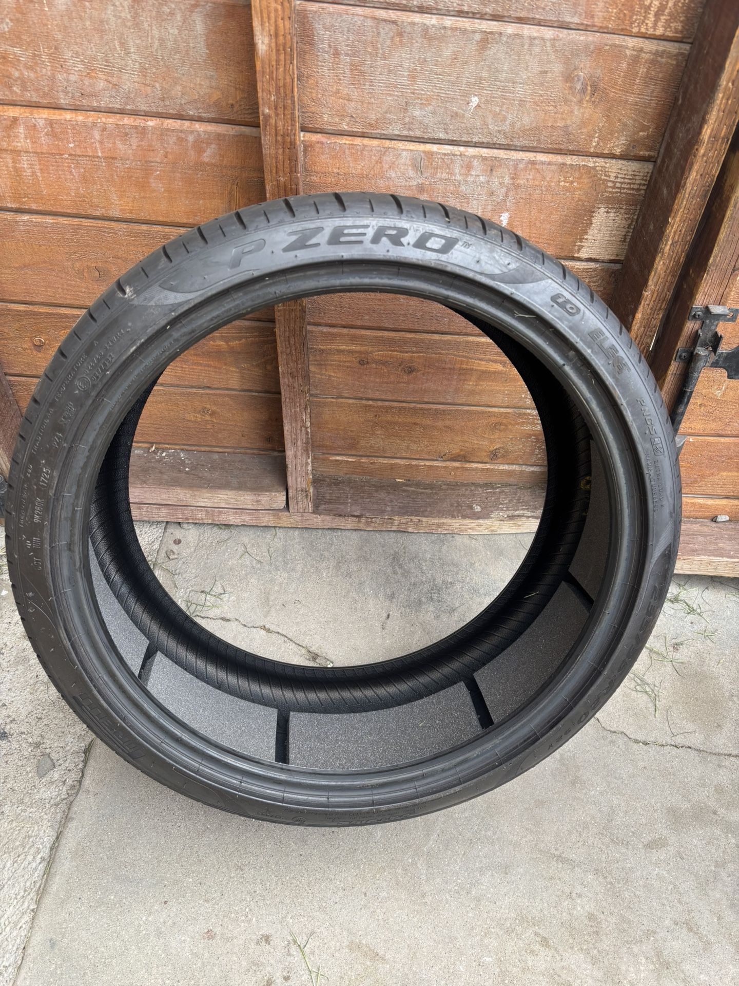 Pirelli Tire P Zero 235/35/20