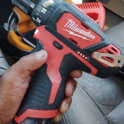 Milwaukee comb   multi tool 12v charger battery 2.0 red lithium cp