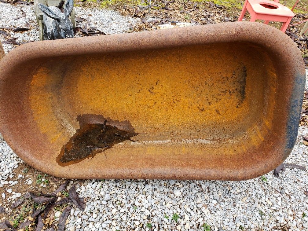 Cast iron bath tub