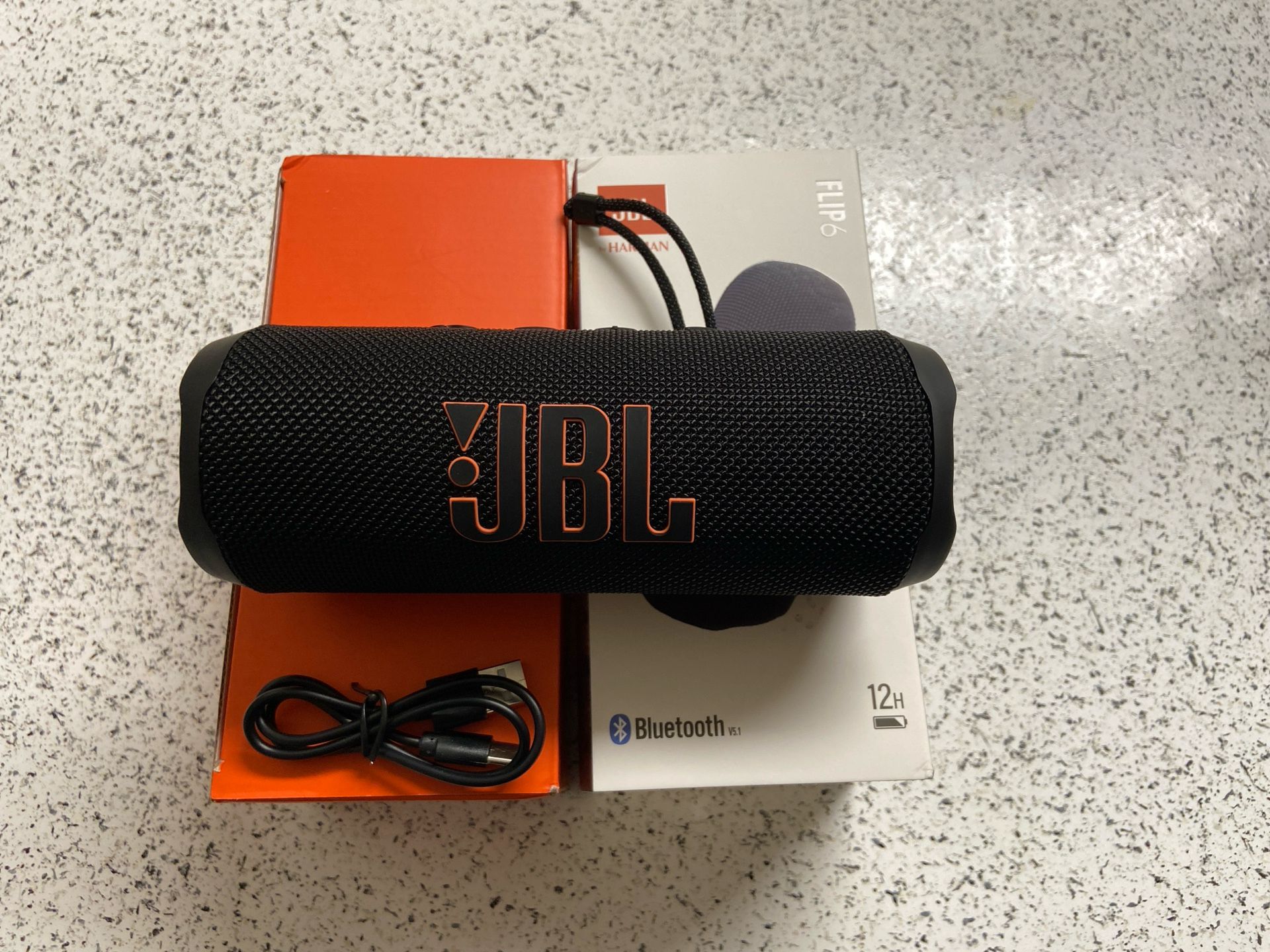 JBL Flip 6 Portable Waterproof Speaker Perfect Condition