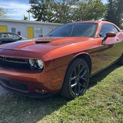2020 Dodge Challenger Sxt