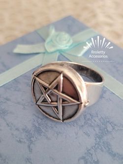 Sterling silver 925 pentagram poison ring which opens and close.