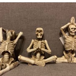 ☠️3 Skeletons Halloween Decor 5”