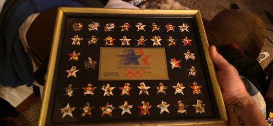 1982/83 olympic collectors edition pin set