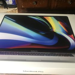 1TB storage 16GB RAM i7 15 Inch MacBook Pro 2015