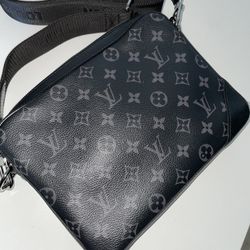 Louis Vuitton messenger