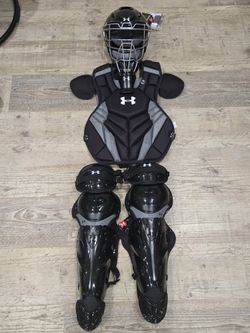 Under Armour Pro 4 Series Intermediate Baseball Catching Kit Ages 12-16
