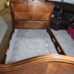 Antique Full Size Bed. Solid Wood!