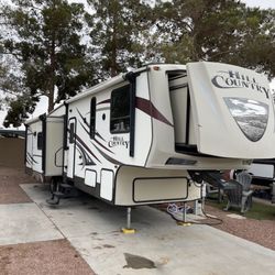 2014 5th Wheel Camper 32’