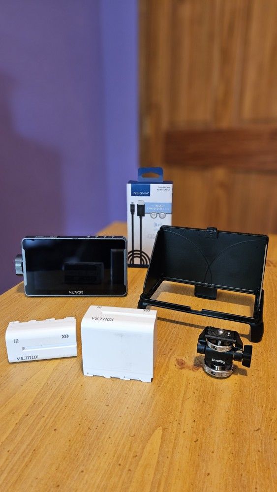 VILTROX DC-550 PRO 5.5inch Video Monitor With Extra +7hr Battery