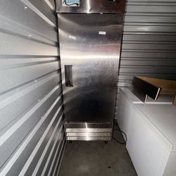 Avantco Commercial Upright Freezer – Stainless Steel – Works Great