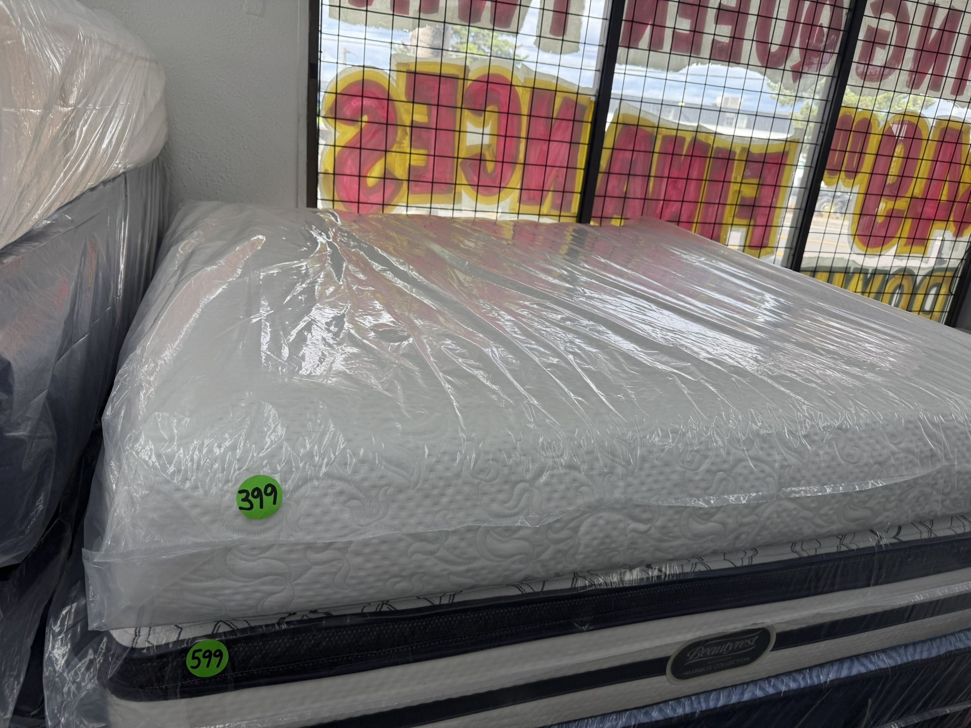 KING SIZE MEMORY MATTRESS & BOX SPRINGS BED SET 