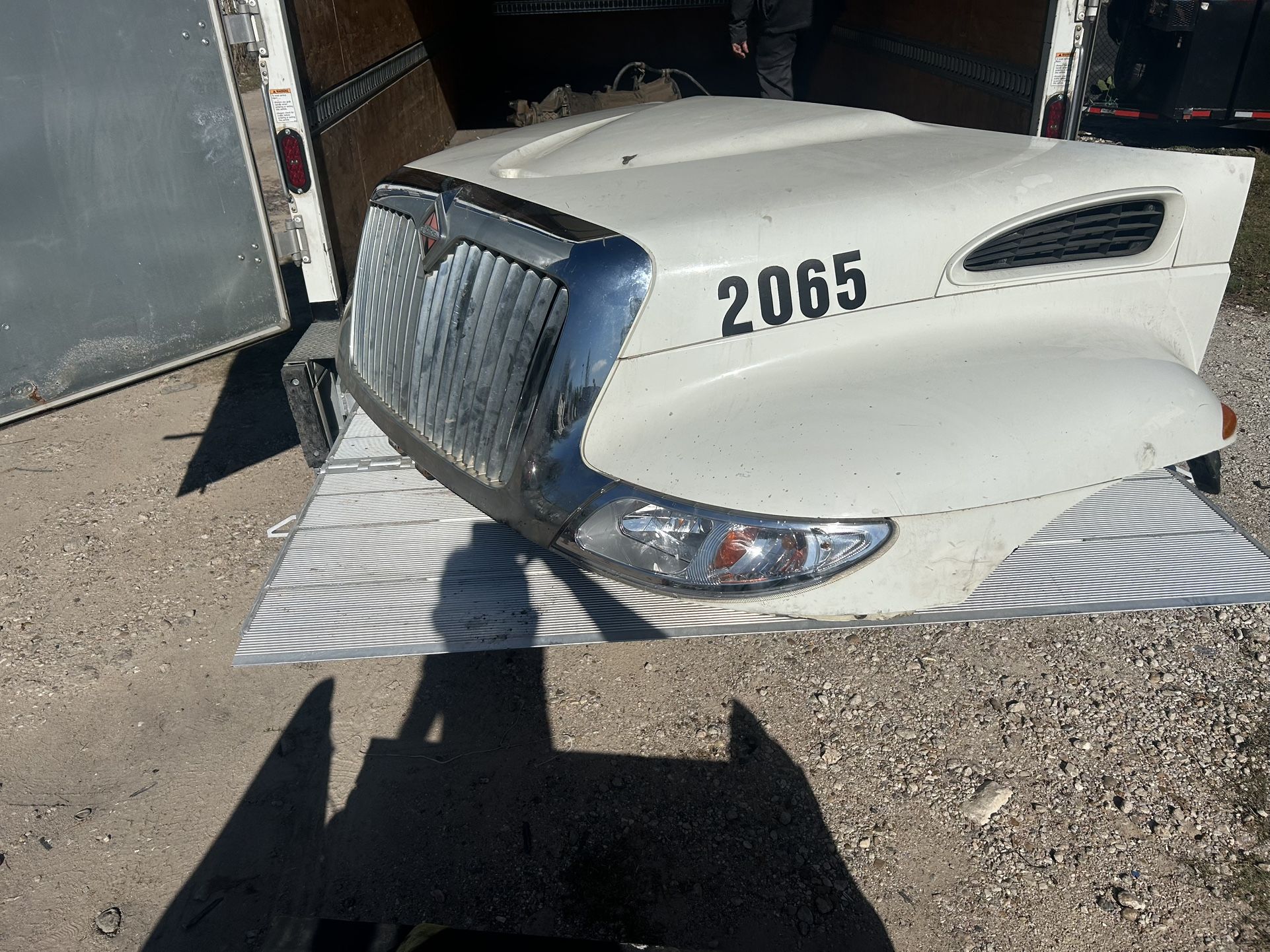 International 266 Box Truck Hood