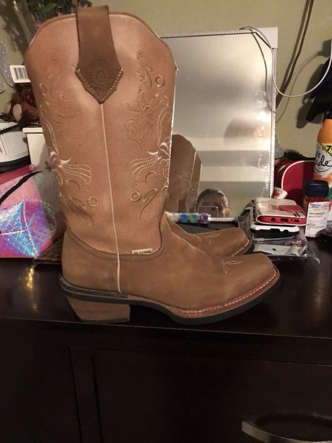 Woman boots , great condition . Size 7 1/2 /8 display picture 2