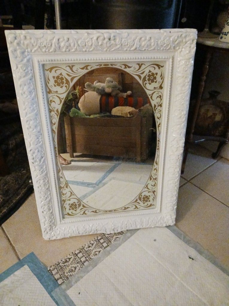 BEAUTIFUL 32IN WALL MIRROR 6 FIRM LOOK MY POST TONS ITEMS