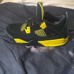 Jordan 4 Retro Thunder