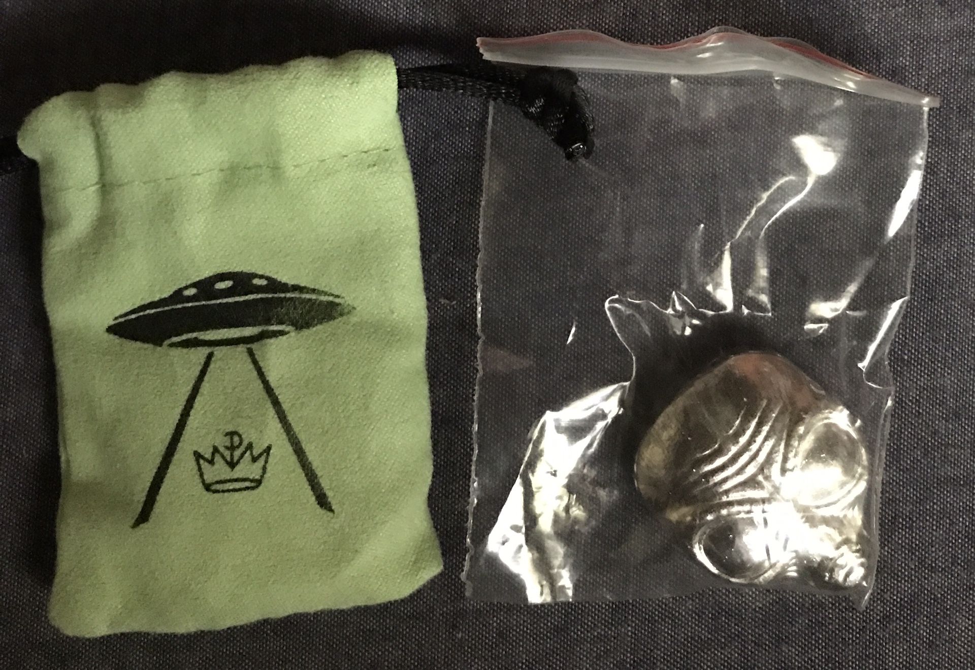 2 oz Silver 3D Alien Head Bar