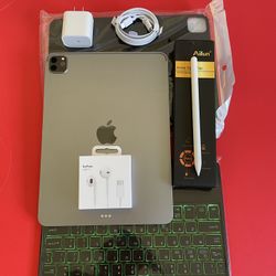  Apple IPad Pro 11” 2nd Generation (2020 Model/ Liquid Retina / Face ID) 128GB with Keyboard, pen & Accessories (512GB $699) 