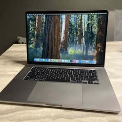 Macbook pro 15” i7 256gb touchbar