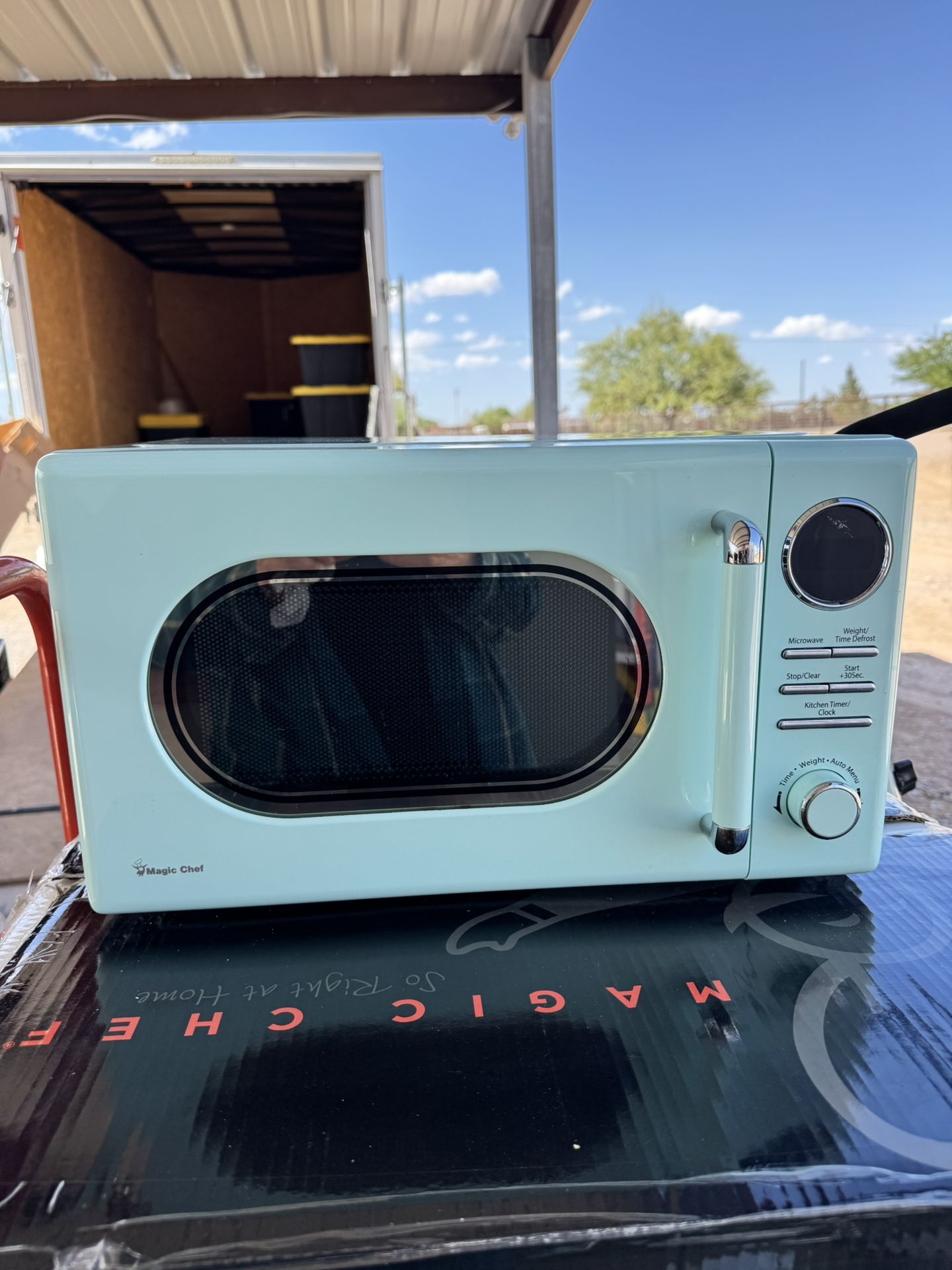 Magic Chef 0.7 cu. ft. Retro Countertop Microwave Oven in a mint green