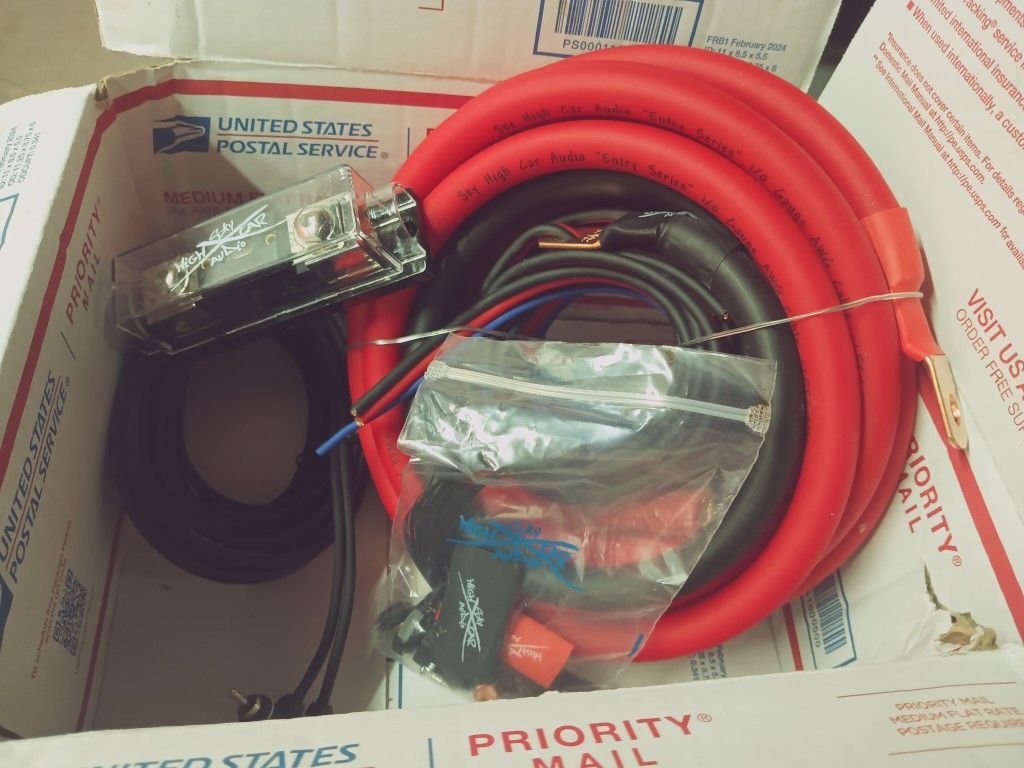Sky High Audio 4 gauge amp installation kit. Brand new. 17 ft power ground Hi quality. FREE DELIVERY