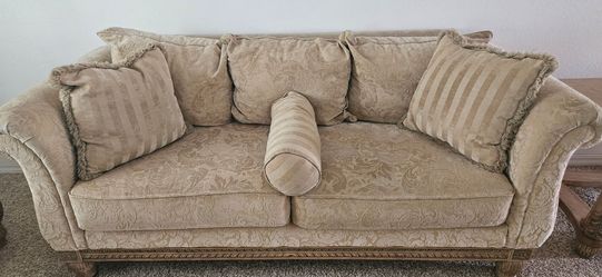 Beautiful comfy sofa