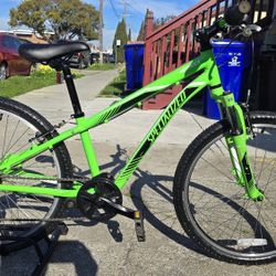 Specialized HotRock Mountain Bike 24"Tires Great Condition Ready to Ride 