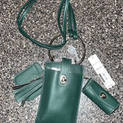 No Boundries Hunter Green 4 piece Lanyard/Ring Purse