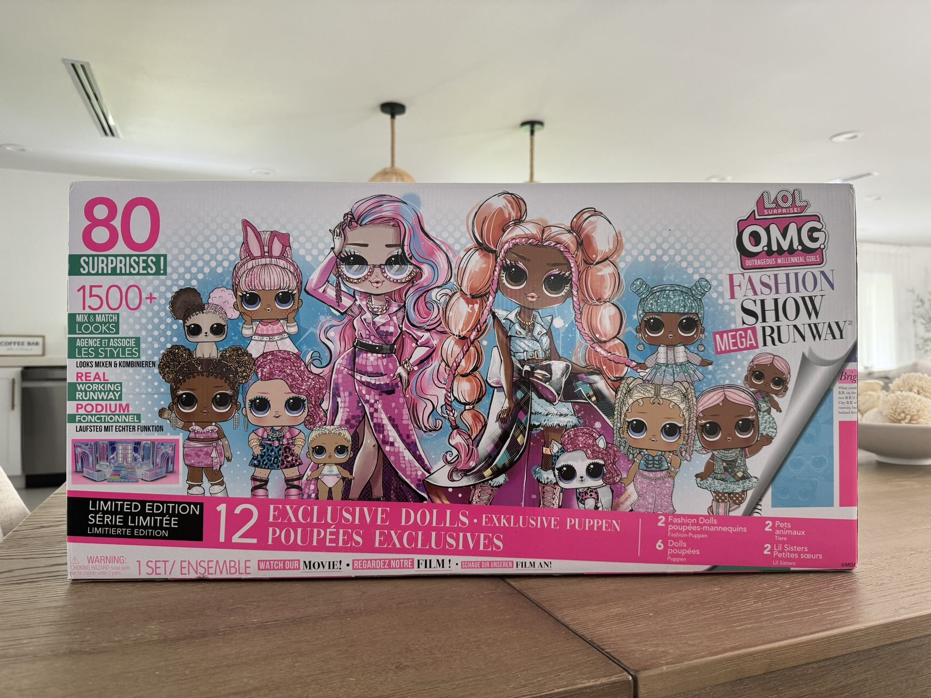 LOL SURPRISE DOLL FASHION SHOW- MEGA RUNWAY PLAYSET WITH 80 SURPRISES