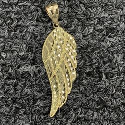 10k Solid Gold Wing Pendent