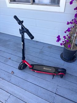 Razor Electric Scooter Red and Black