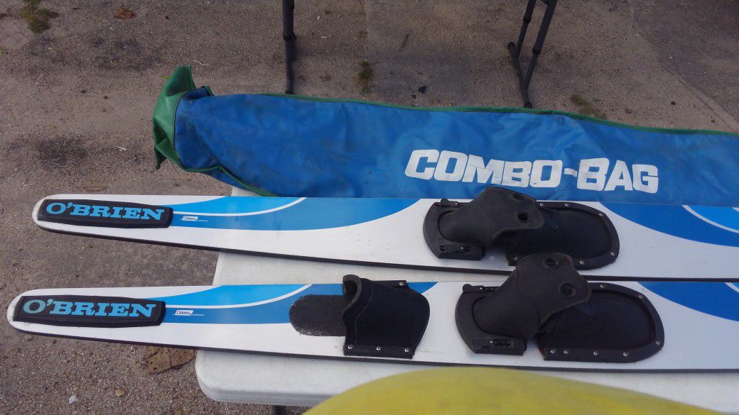O'Brien performers combos water skis.