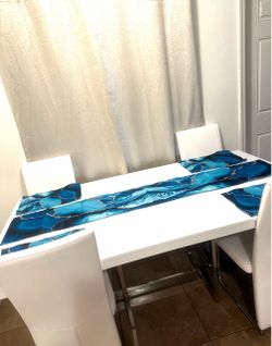 Table with 3 chairs