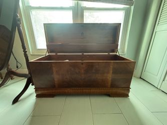 Lane Cedar Chest — Altavista VA, Burl Walnut Veneer, Original Key & Paperwork