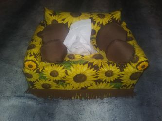 💛Kleenex Couch💙