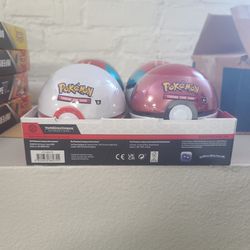 Pokemon Poke Balls  + Random Pokemon Cards