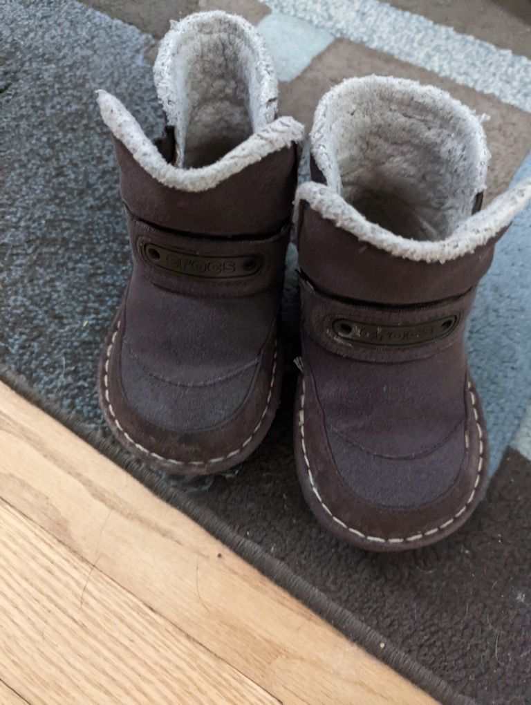 Toddler  Crocs  Size 7