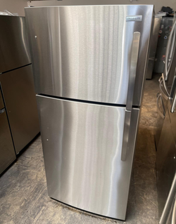 Deal: Stainless Frigidaire Top Mount – clean inside, ready to go