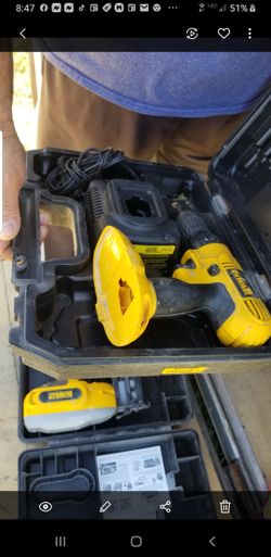 SUPER COOL DEWALT DRILL (no battery Included)